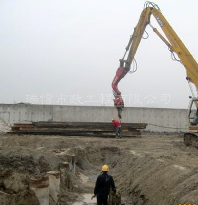 瑞通市政工程/鋼板樁施工