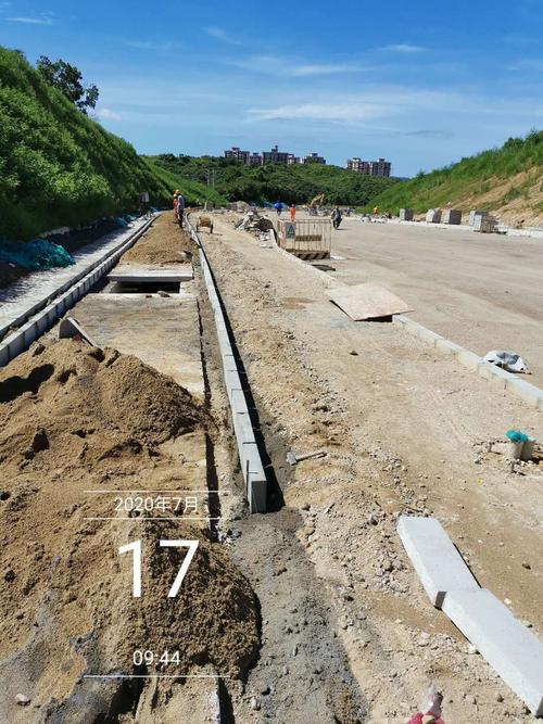 大鵬新區(qū)睿鵬大道市政工程監(jiān)理日?qǐng)?bào)（2020年7月17日）
